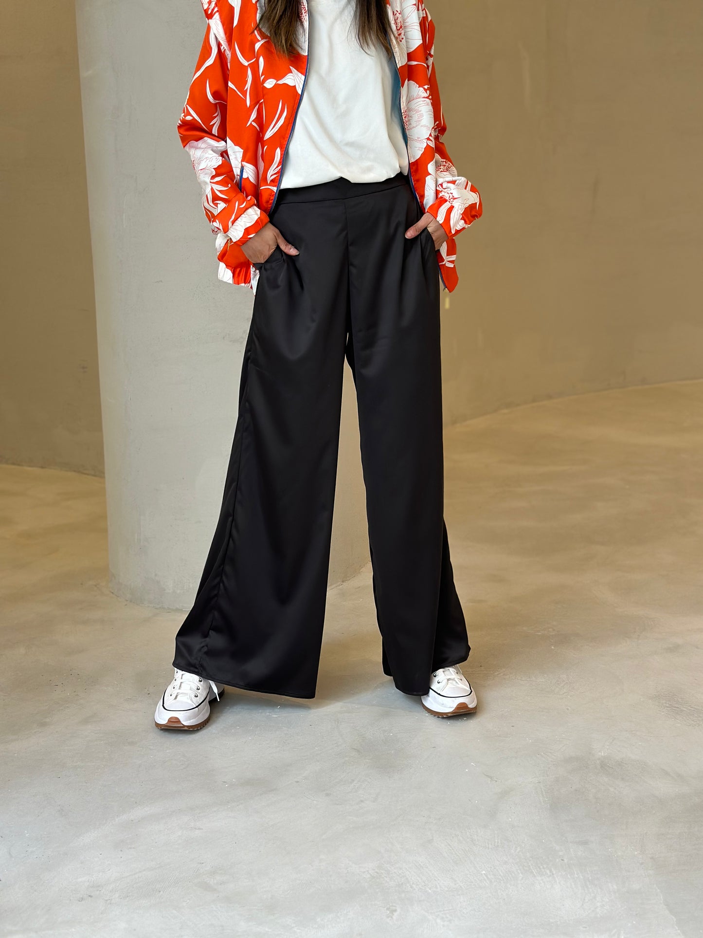 Pantalón Palazzo Negro Satin (talla S NO disponible para entrega inmediata o express)