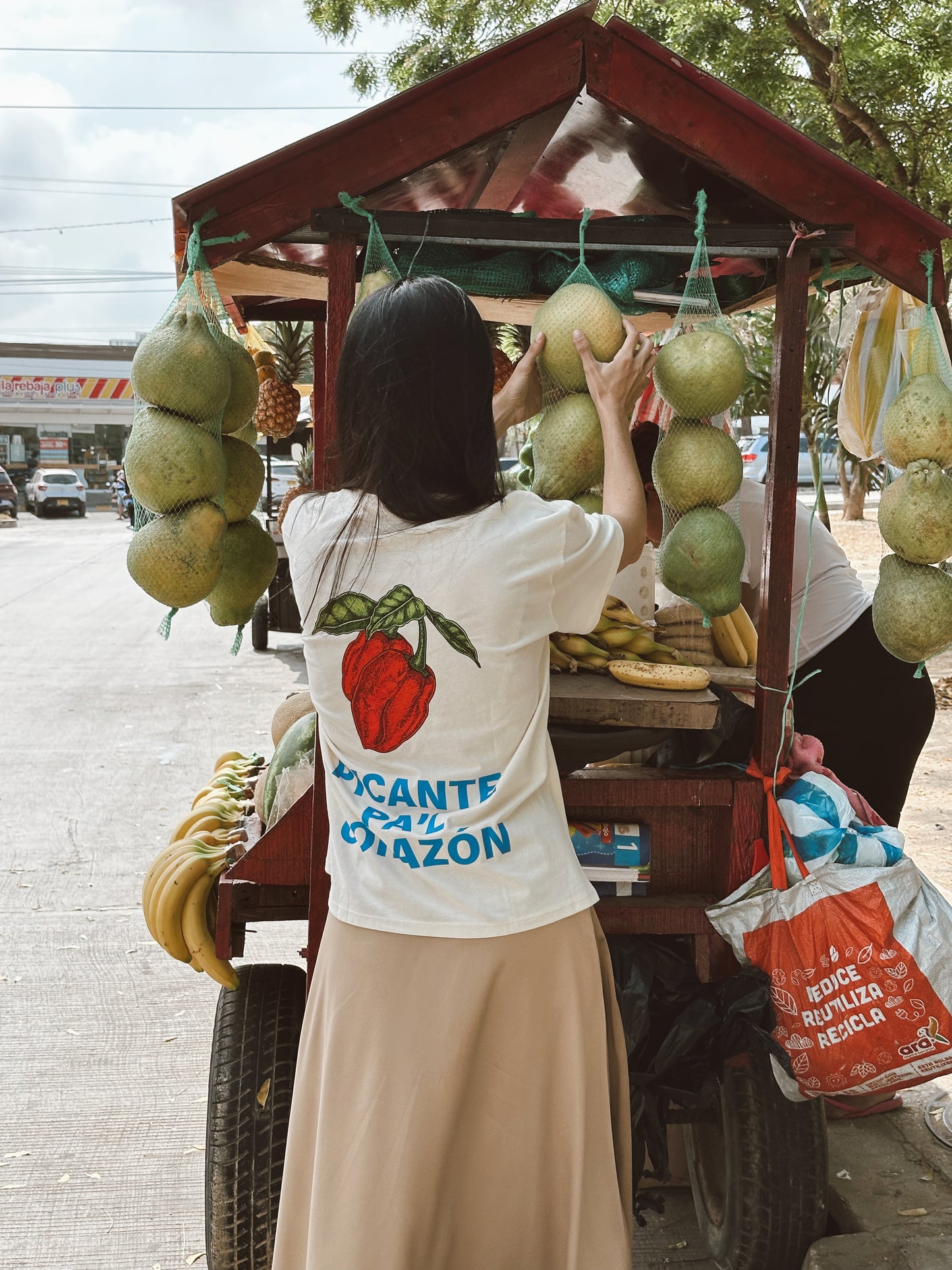 Camiseta Oversized Picante Letra azul Crema