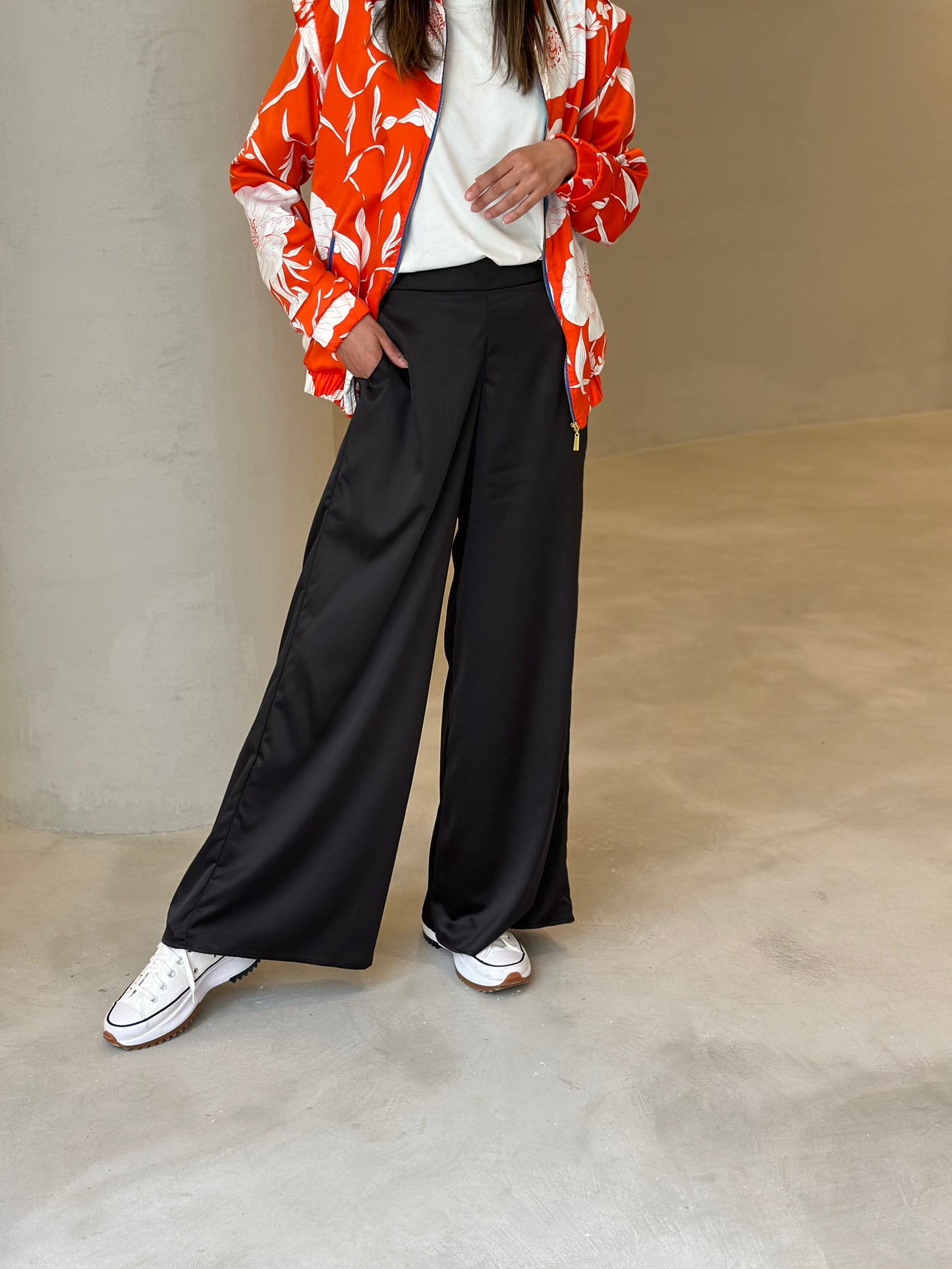 Pantalón Palazzo Negro Satin (talla S NO disponible para entrega inmediata o express)