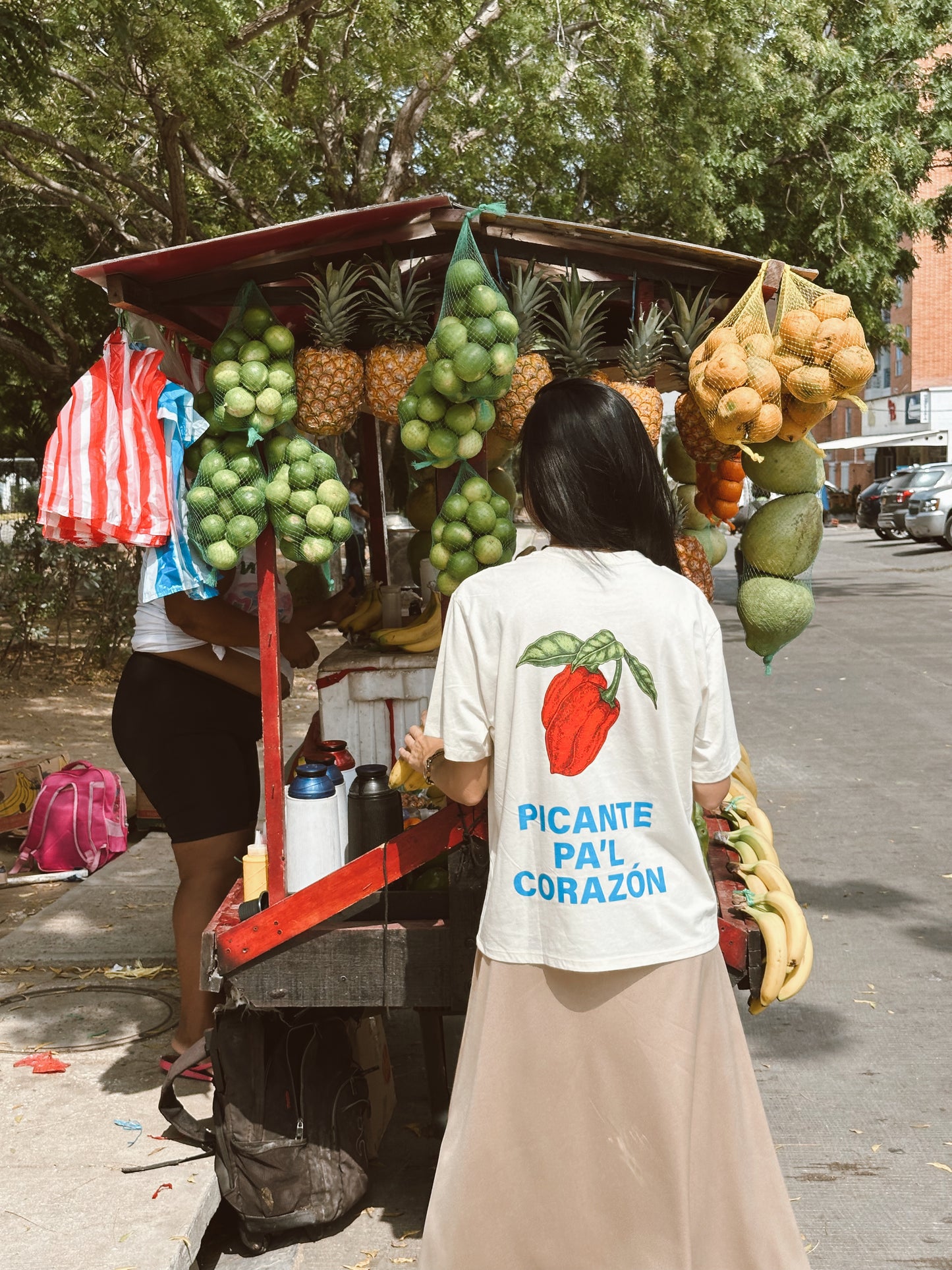Camiseta Oversized Picante Letra azul Crema