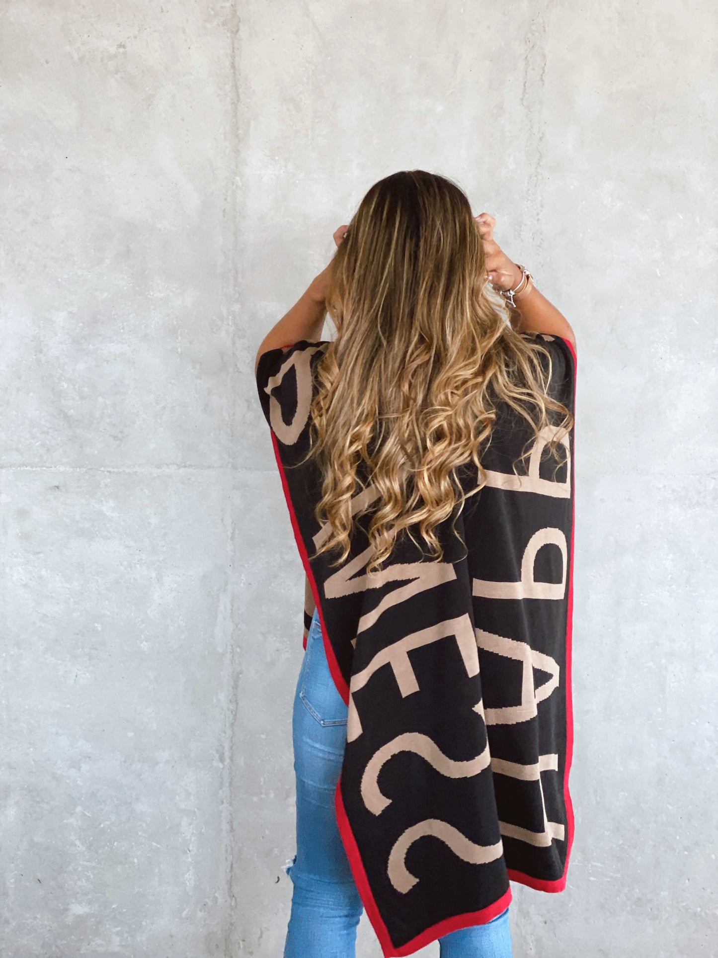 Perfecto Imperfecto Poncho Chocolate HAPPINESS #56 Talla Única