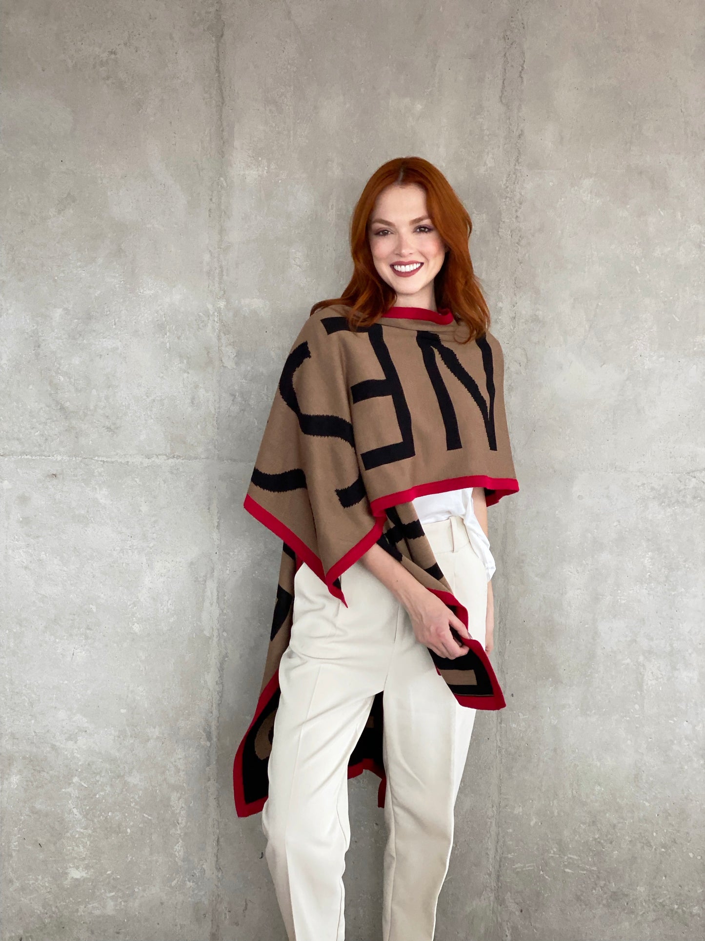 Perfecto Imperfecto Poncho Chocolate HAPPINESS #56 Talla Única