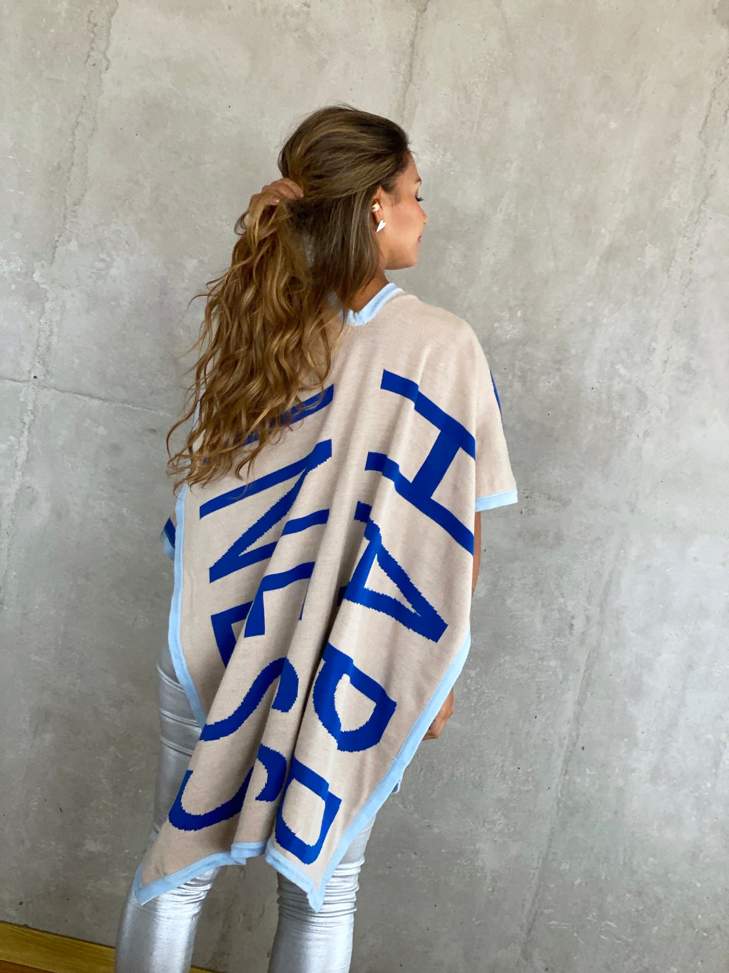 Perfecto Imperfecto Poncho Happiness Vainilla #57 Talla Única